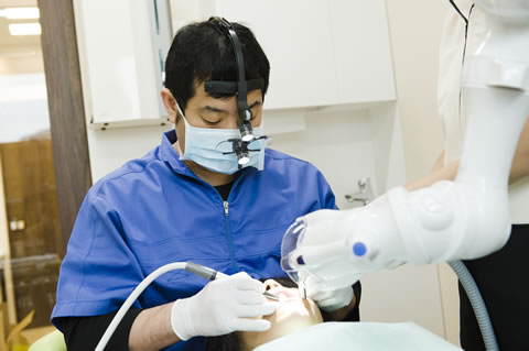 歯科医師の診療風景